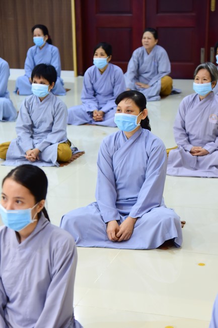 Taking comments to complete recording visual images in the rain season retreat